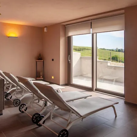 Il Volo Langhe, Country & Wellness Tatil Evi *
