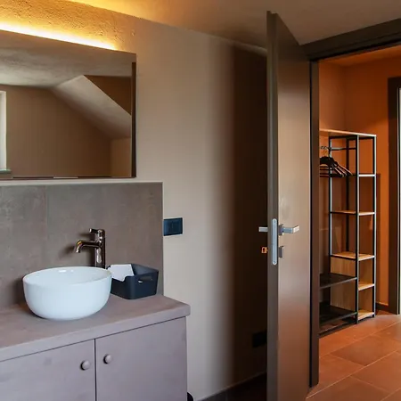 Il Volo Langhe, Country & Wellness Ferienhaus Castiglione Tinella