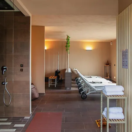 Il Volo, Piscina E Wellness * Castiglione Tinella