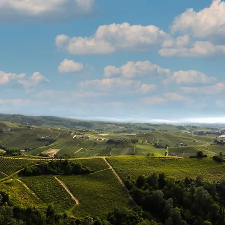Il Volo Langhe, Country & Wellness Castiglione Tinella
